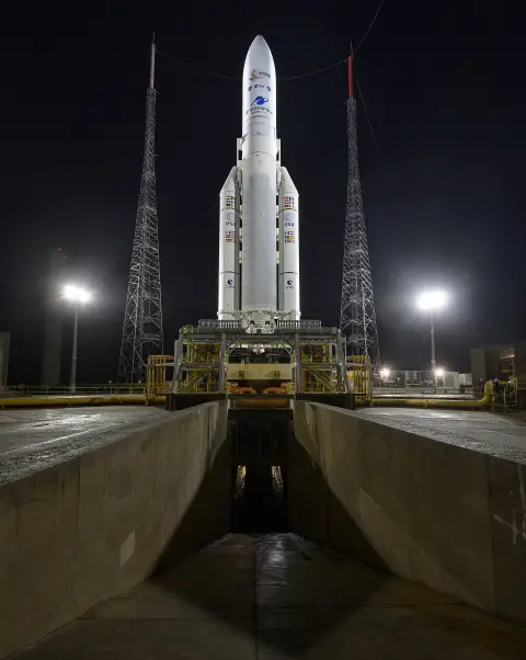 Ariane-5-Rakete mit dem Webb-Teleskop an Bord auf der Startrampe