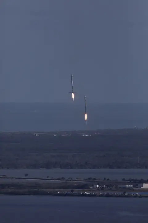 Landung der Seitenbooster der Falcon Heavy
