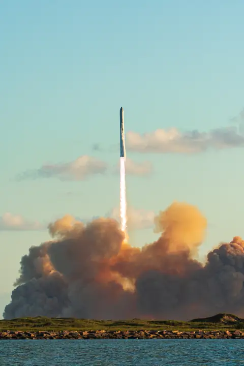 Starship hebt beim 11. Testflug von Starbase ab