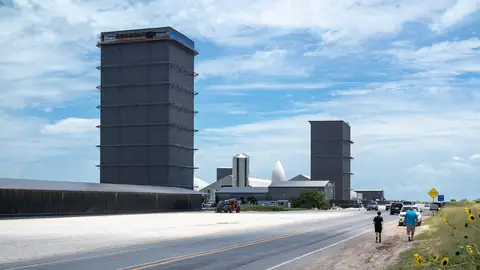 Hallen und Starship-Prototypen in Starbase, Texas, 2021