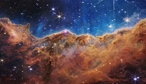 Kosmische Klippen im Carinanebel