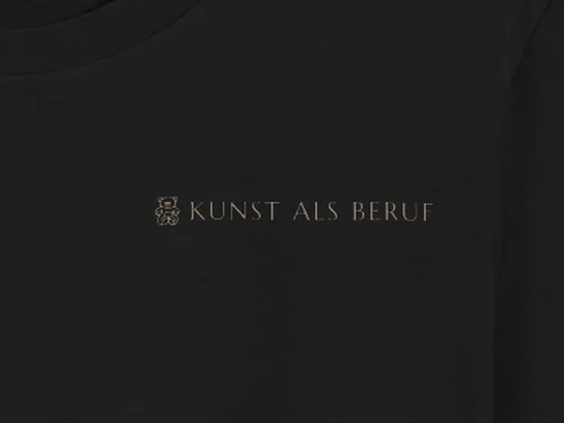 Close-up: Kunst als Beruf Atelier Tee, logo on the fabric