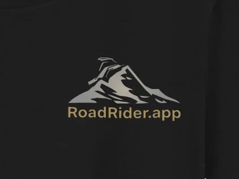 Close-up: RoadRider Gold Tee, logo on the fabric