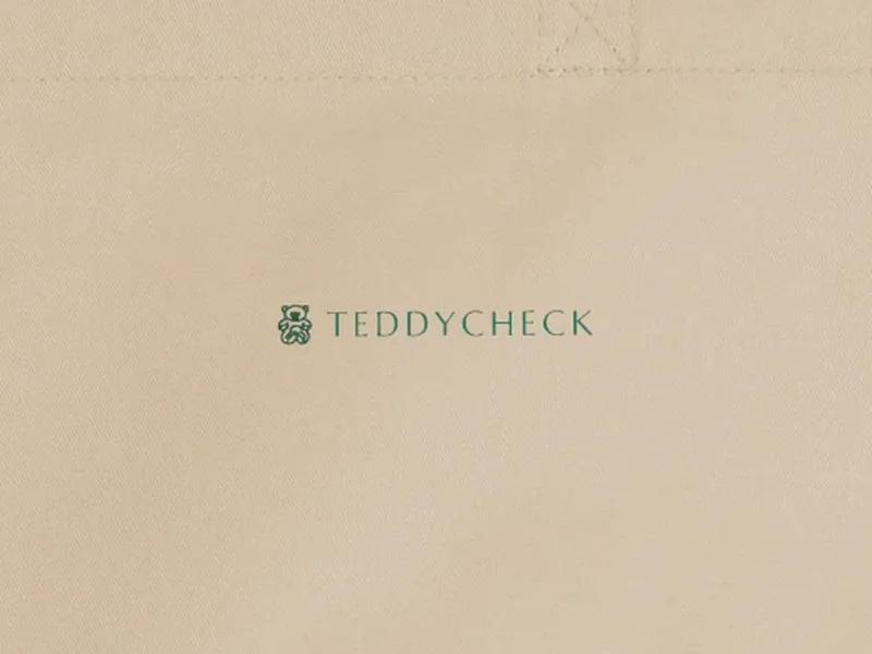 Close-up: TeddyCheck Tote, logo on the fabric