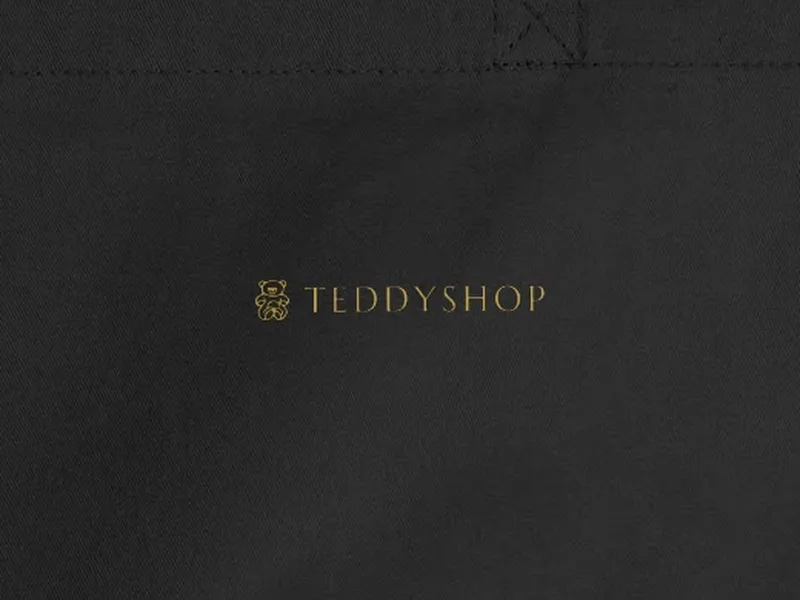 Close-up: Teddyshop Gold Tote, logo on the fabric